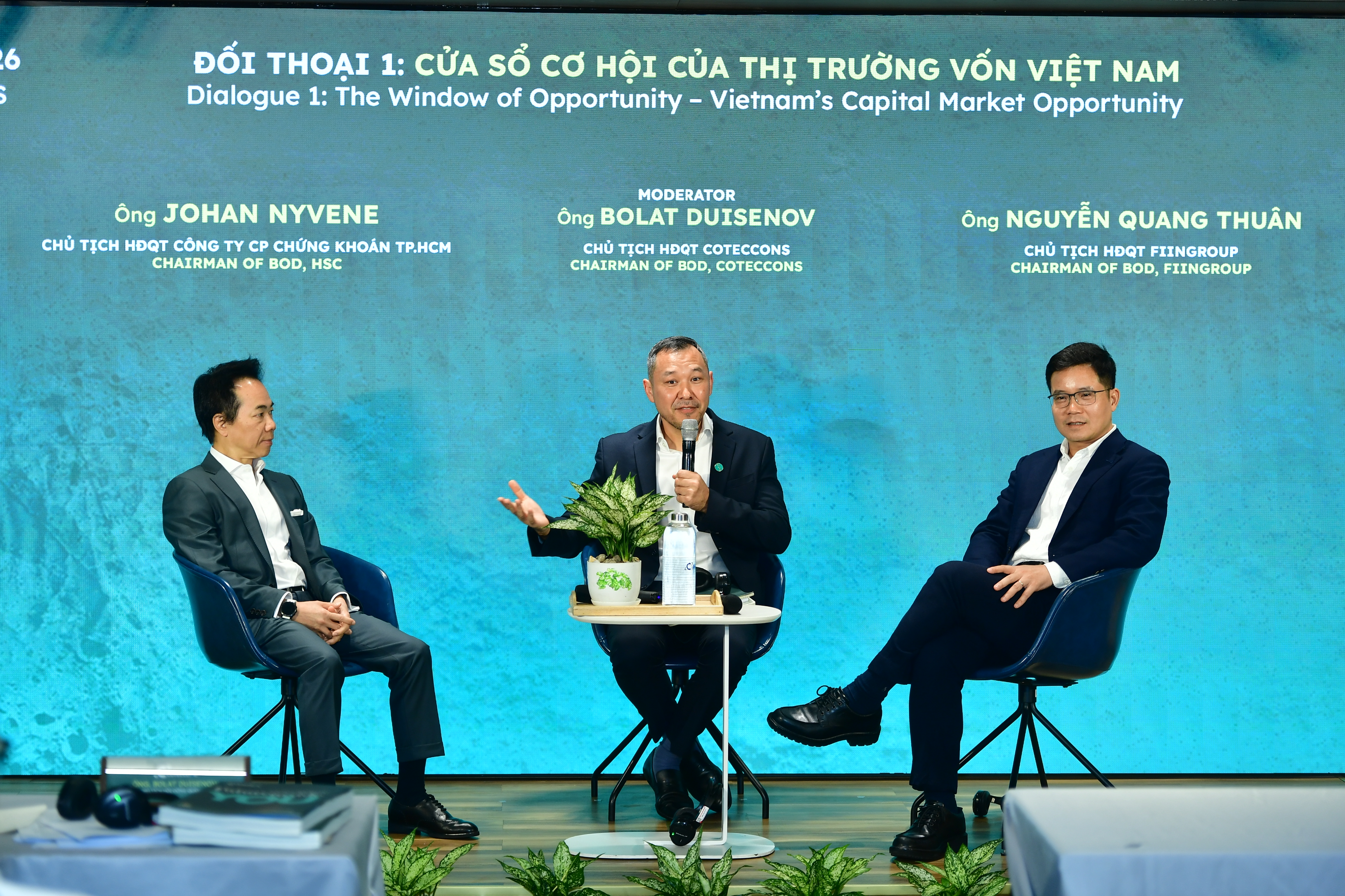 4. Phiên đối thoại 1 với chủ đề _Cửa sổ cơ hội của thị trường vốn Việt Nam_ (1).JPG