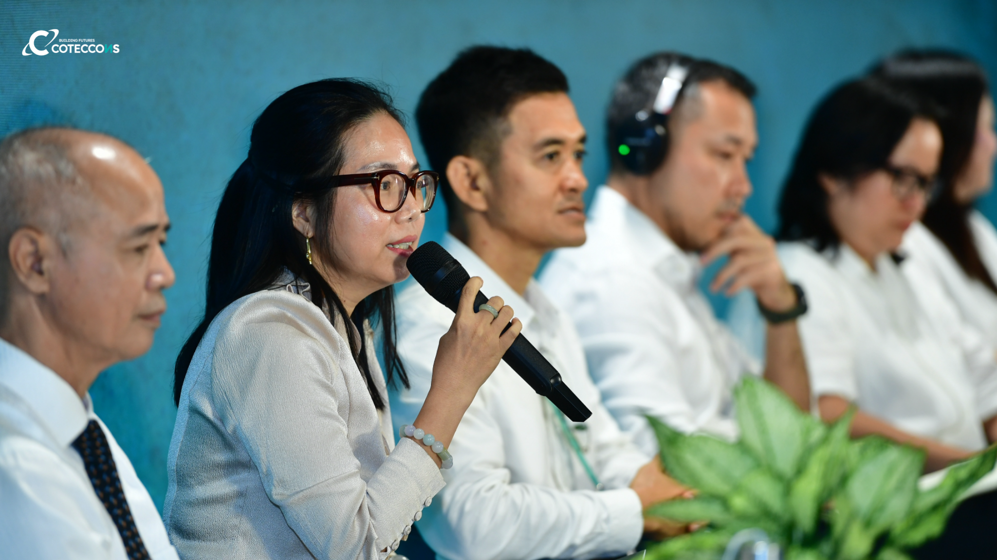 11. Bà Nguyễn Trình Thùy Trang, Phó Tổng giám đốc, Khối Vận hành Coteccons tại phiên đối thoại.png (1)