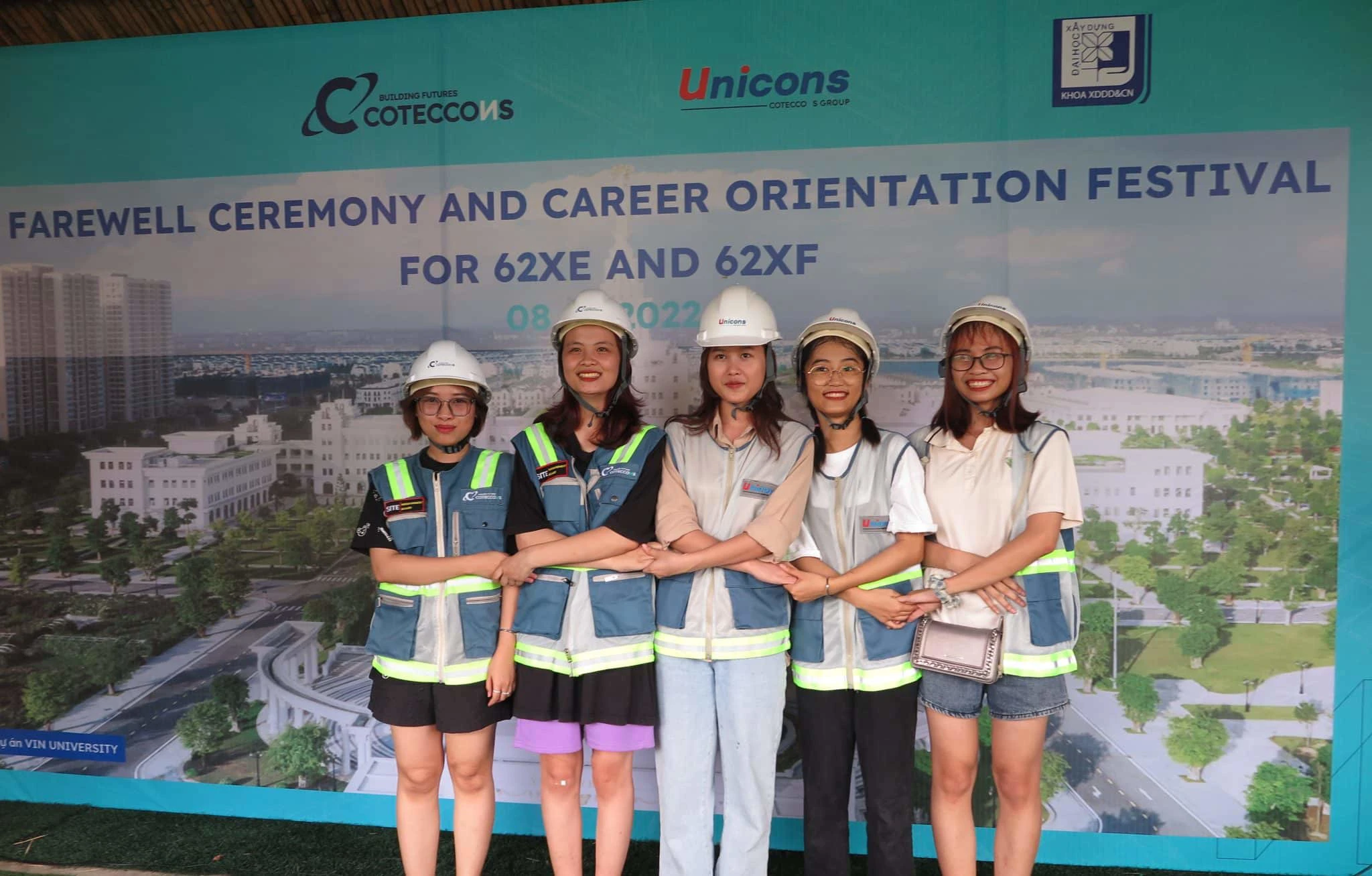 Gian hàng tuyển dụng Coteccons thu hút sinh viên tại Đại Học Xây Dựng Hà Nội