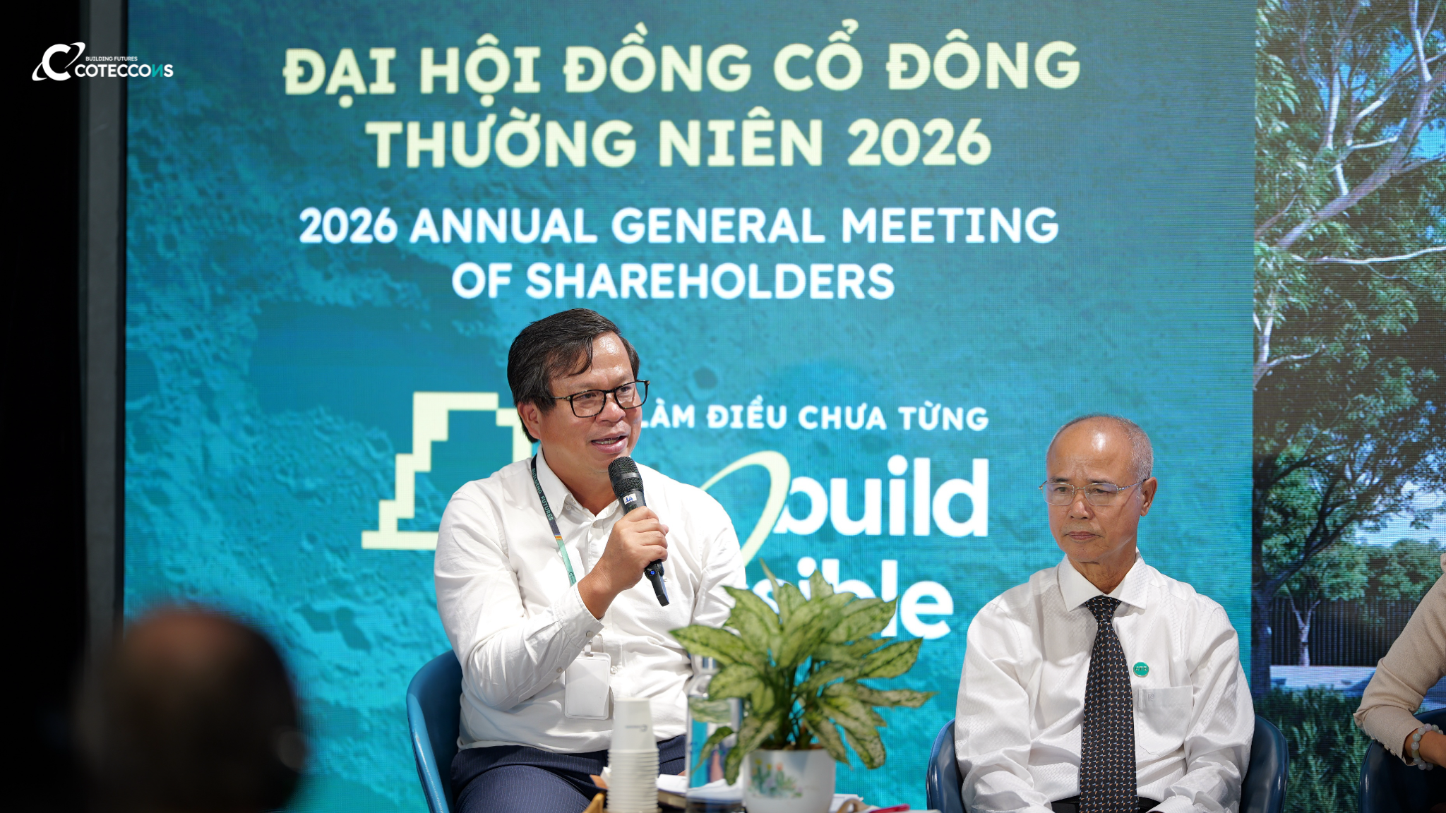 9. Ông Võ Hoàng Lâm, Phó tổng giám đốc Coteccons - Tổng giám đốc BU1 trả lời cổ đông.png (1)