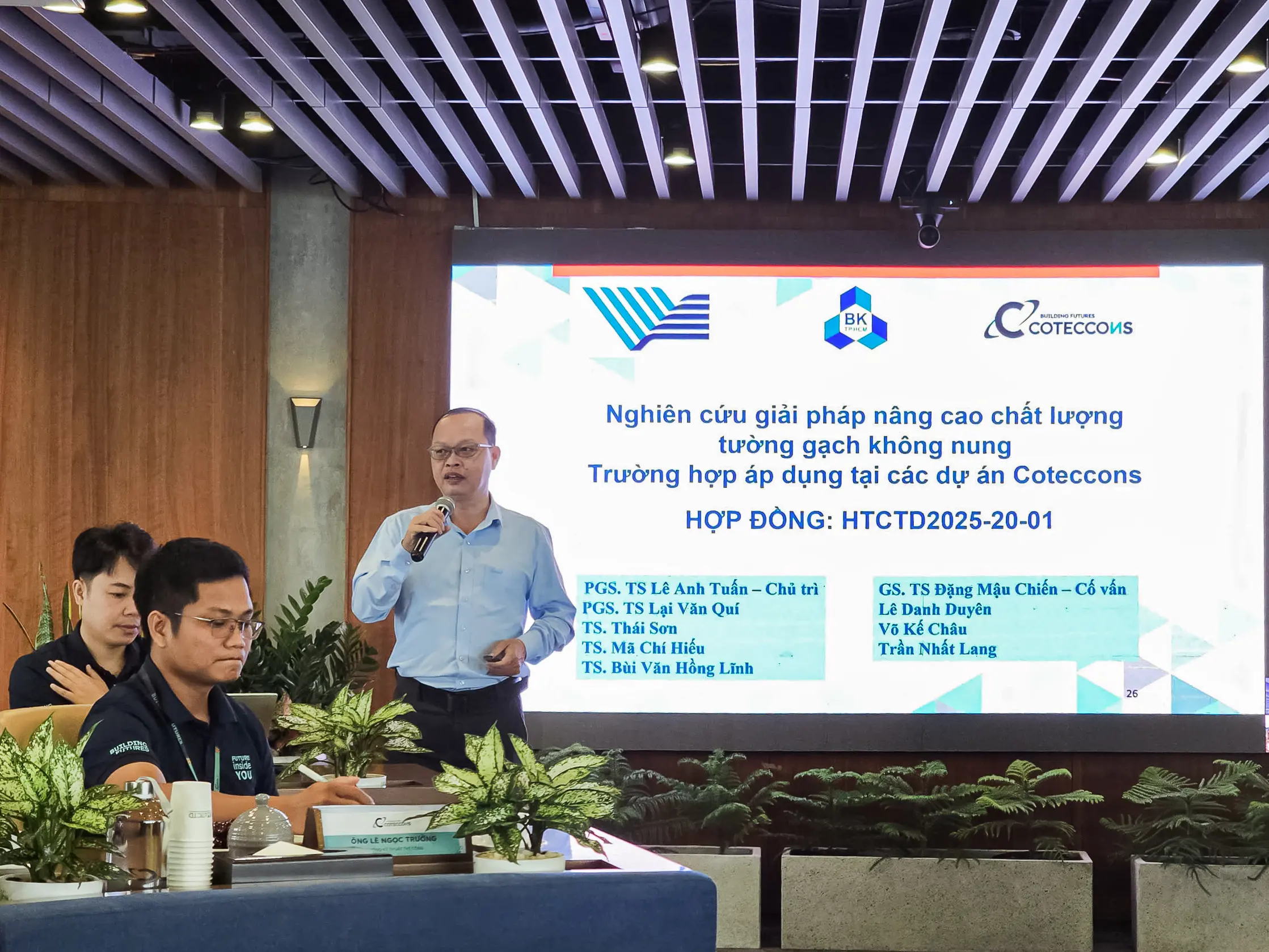 COTECCONS VÀ ĐẠI HỌC QUỐC GIA TP. HCM CÔNG BỐ BÁO CÁO GIỮA KỲ CHƯƠNG TRÌNH HỢP TÁC "BA NHÀ" - ĐỀ TÀI "NGHIÊN CỨU GIẢI PHÁP NÂNG CAO CHẤT LƯỢNG TƯỜNG GẠCH KHÔNG NUNG"