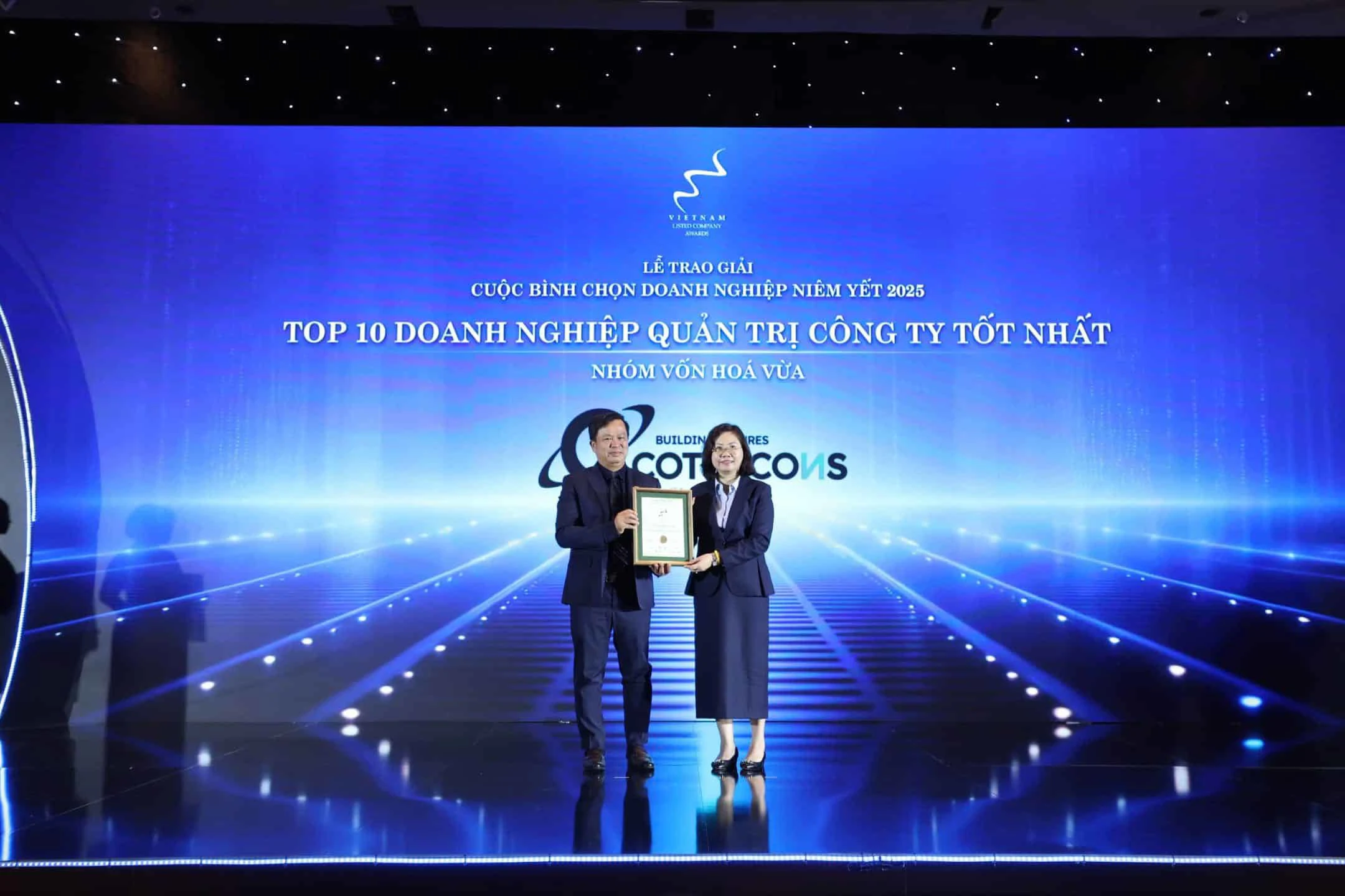 COTECCONS LẦN ĐẦU TIÊN ĐƯỢC VINH DANH TRONG TOP 10 DOANH NGHIỆP QUẢN TRỊ CÔNG TY TỐT NHẤT