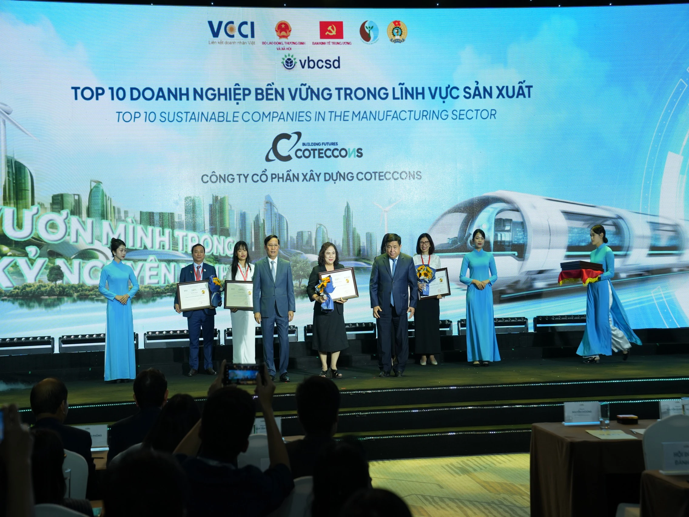 COTECCONS VINH DỰ ĐƯỢC VINH DANH TOP 10 DOANH NGHIỆP BỀN VỮNG TRONG LĨNH VỰC SẢN XUẤT TẠI CSI 2024