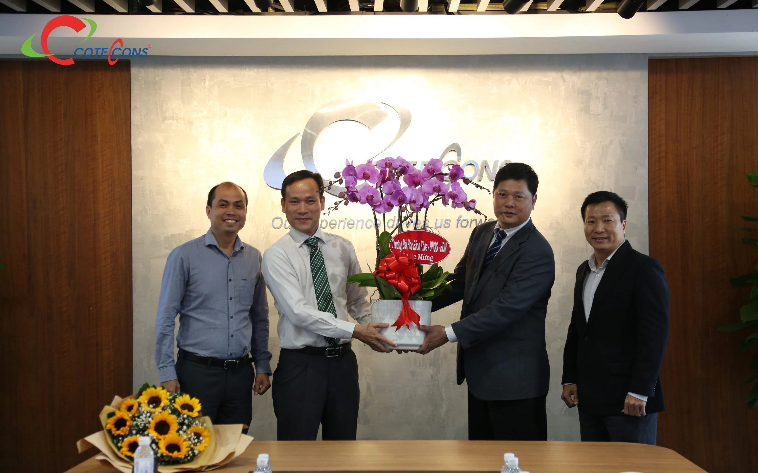 ĐẠI HỌC BÁCH KHOA TP.HCM ĐẾN THĂM VÀ LÀM VIỆC VỚI CÔNG TY CỔ PHẦN XÂY DỰNG COTECCONS