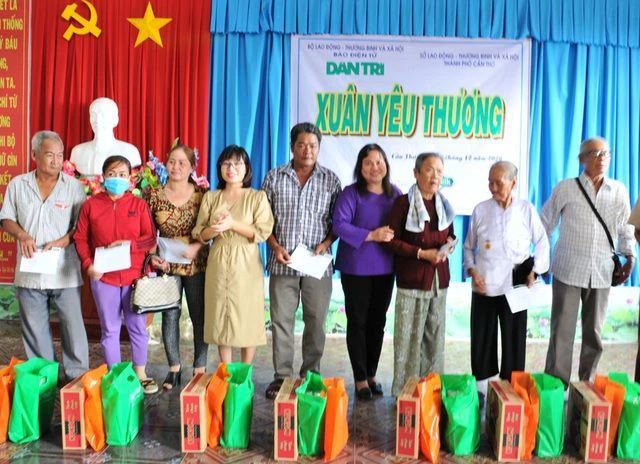 COTECCONS ĐỒNG HÀNH CÙNG BÁO DÂN TRÍ MANG “XUÂN YÊU THƯƠNG” ĐẾN VỚI CÁC GIA ĐÌNH CHÍNH SÁCH CÒN KHÓ KHĂN TẠI CẦN THƠ